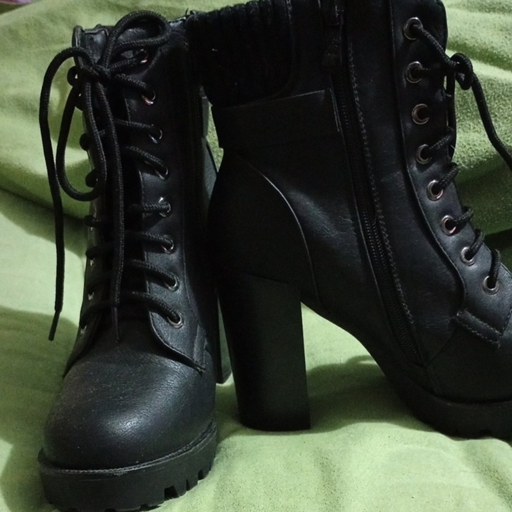 Dream Pairs Black Lace-Up Combat Boots with Chunky Heel